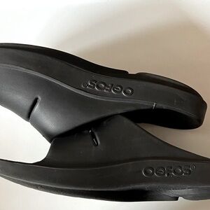 OOFOS Black Textured Slide Sandals